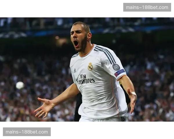 图卢兹埃莫森反击核心：锋线缺阵情况下的单箭头支点作用